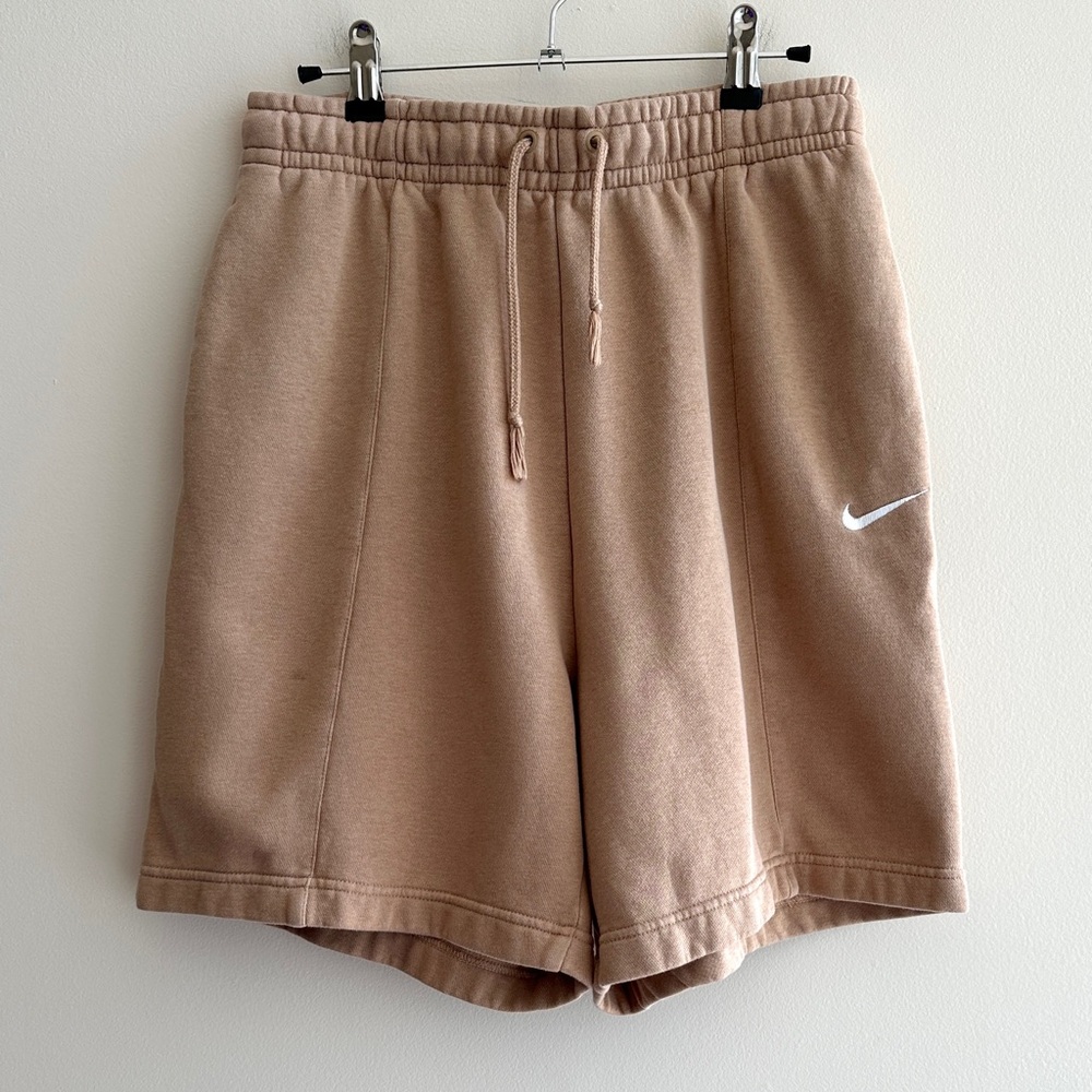 Nike Sportswear Essential High Rise Fleece Shorts Loose, Sand, Size Small